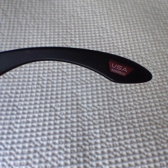 NEW Oakley Sunglasses - Picture 6 of 7